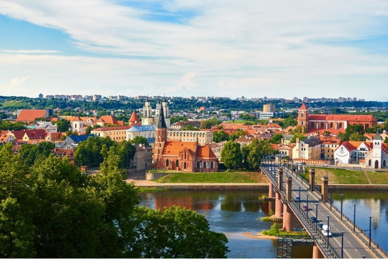 Lot szkoleniowo-przeglądowy samolotem w Kownie na Litwie