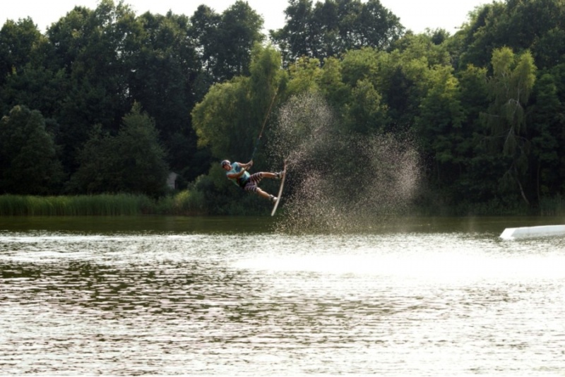 Lekcja wakeboardingu nad jeziorem Biezdruchowo