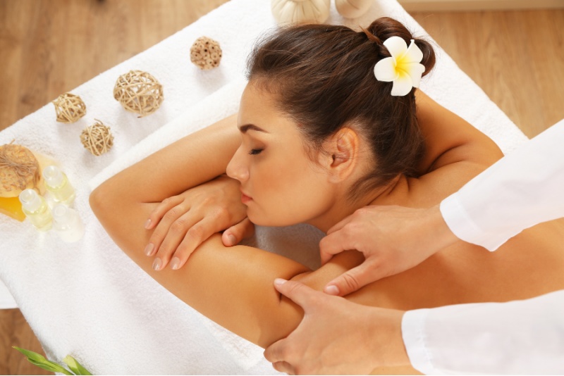 Hawajski rytuał pielęgnacyjny w salonie Pełny Luz SPA