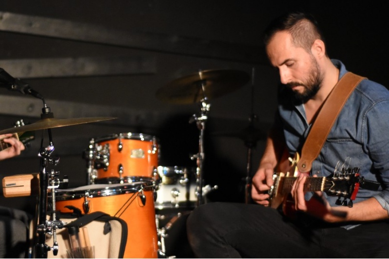 Lekcja gry na gitarze