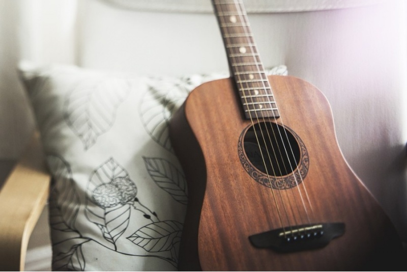 Lekcja gry na gitarze