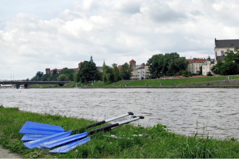 Rejs tradycyjną łodzią ze sternikiem w Krakowie