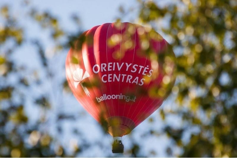 Poranny lot balonem na ogrzane powietrze w Wilnie lub Trokach z „Oreivystės centras”