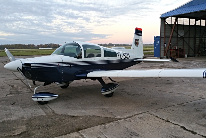 Przeglądowy lot szkolny samolotem nad Kownie z „Aero Pilotem”