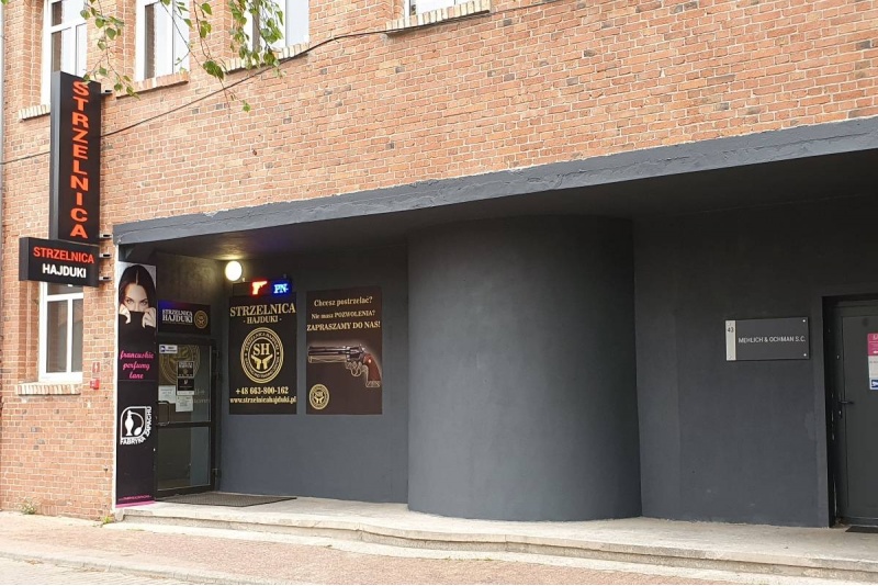 Strzelanie z pakietem dla dwojga w strzelnicy Hajduki