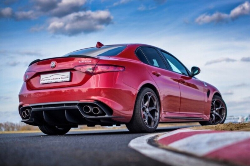 Przejażdżka za kierownicą samochodu Alfa Romeo Giulia Quadrifoglio