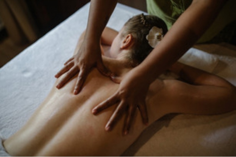 Masaż pleców, ramion, głowy w salonie Siam Relax w Poznaniu