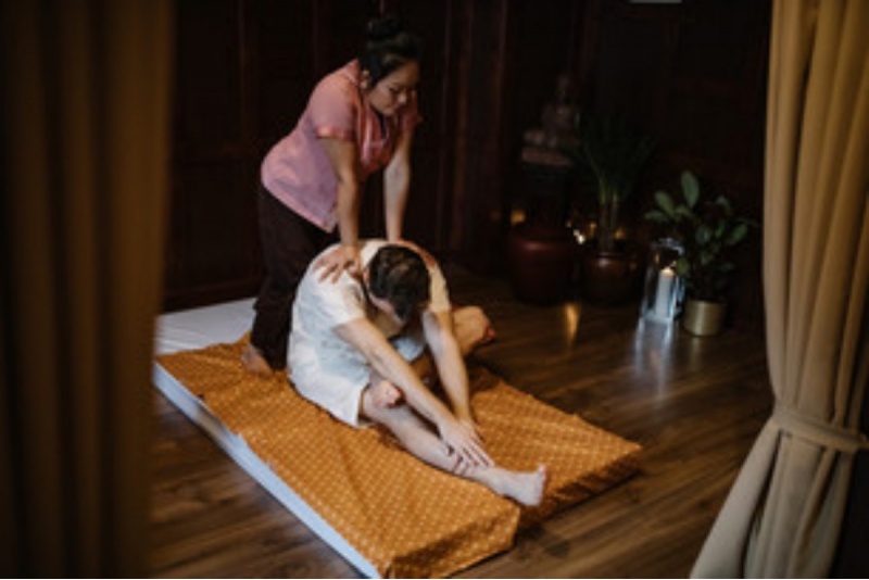 Tradycyjny masaż tajski i masaż stóp  w salonie Siam Relax