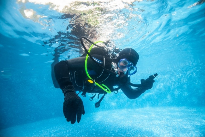 Poznaj nurkowanie z First Dive na basenie dla dwojga + BONUS