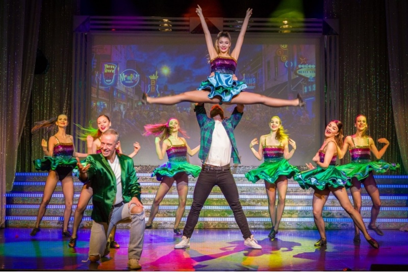 Rewiowy wieczór z kolacją dla dwojga w teatrze Sabat w Warszawie