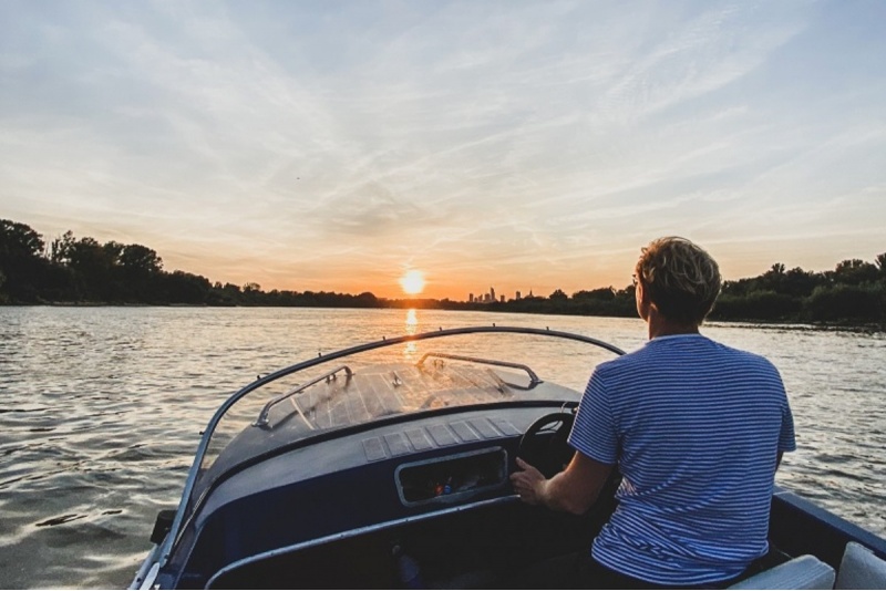 Rejs motorówką + kolacja